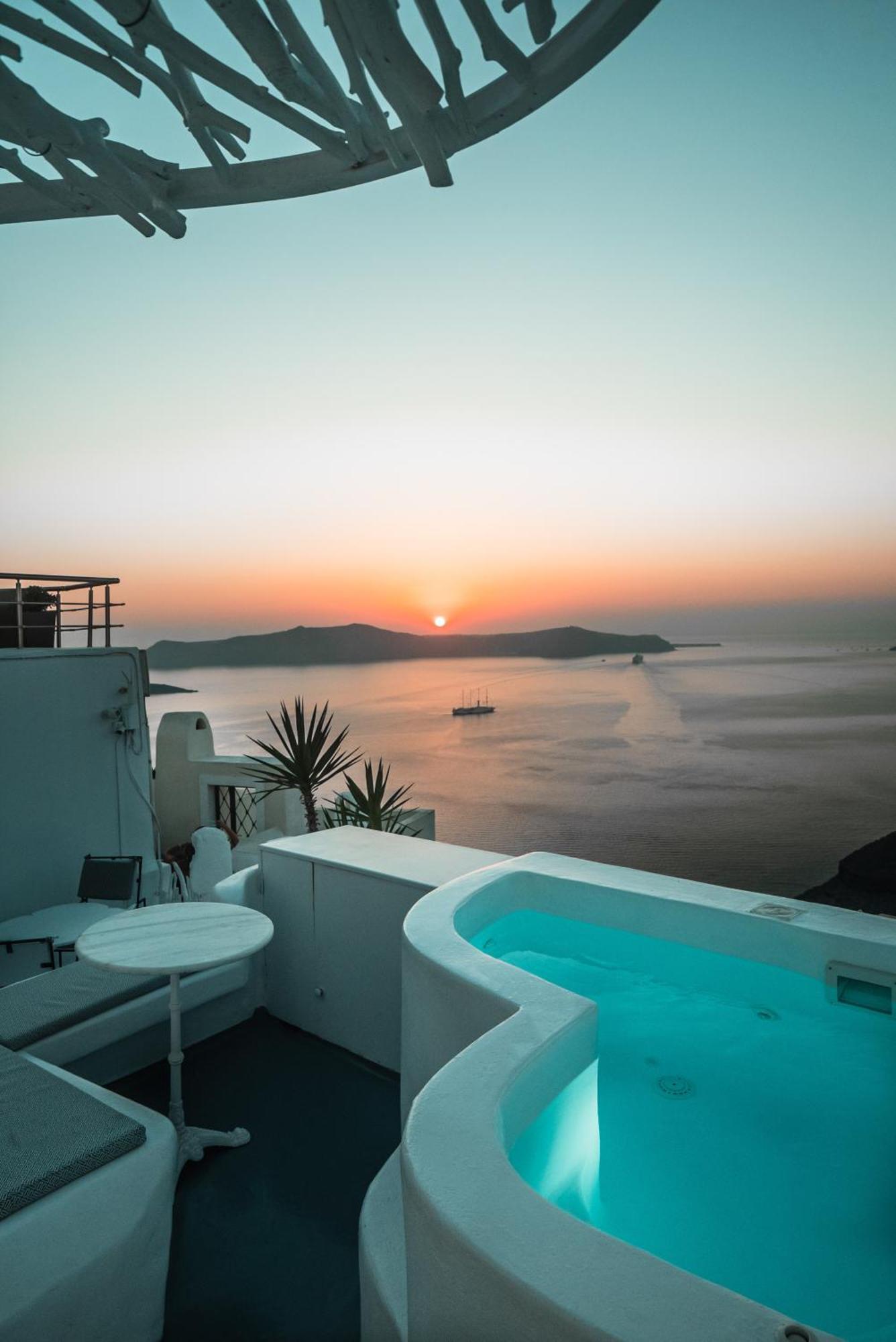 Trieris Villa & Suites Fira  Bagian luar foto