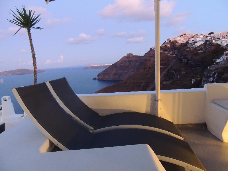 Trieris Villa & Suites Fira  Bagian luar foto
